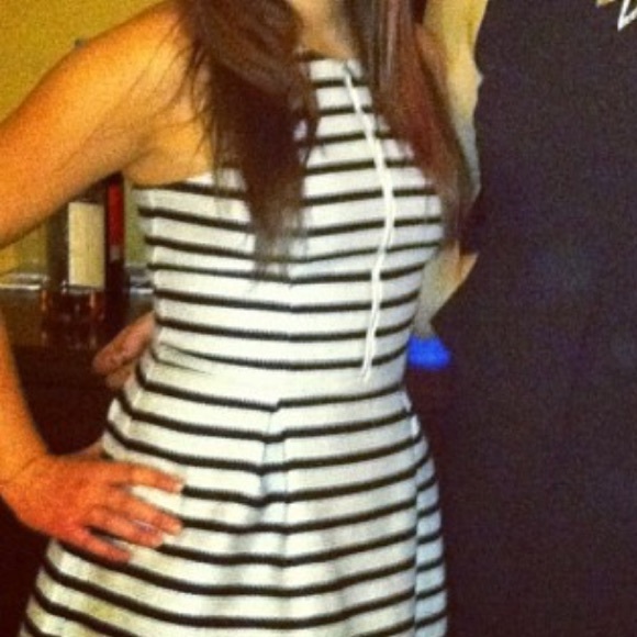 Stripped black and white knitted dress - Picture 2 of 6